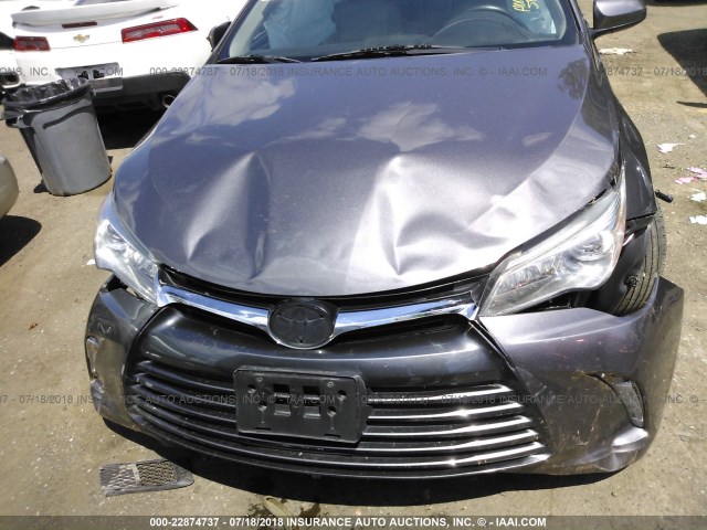 4T4BF1FKXFR480069 - 2015 TOYOTA CAMRY LE/XLE/SE/XSE 灰色 照片 6