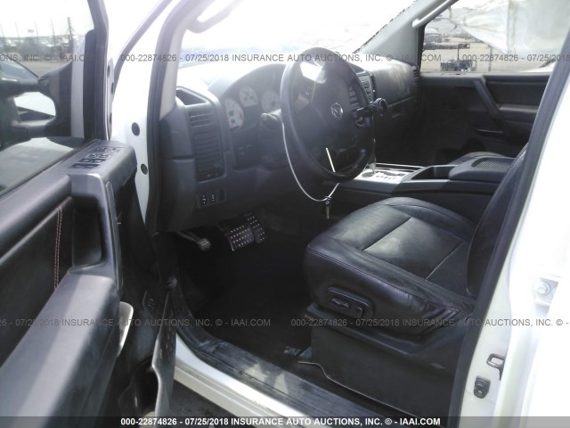 1N6AA0EC4BN322213 - 2011 NISSAN TITAN S/SV/SL/PRO-4X WHITE photo 5