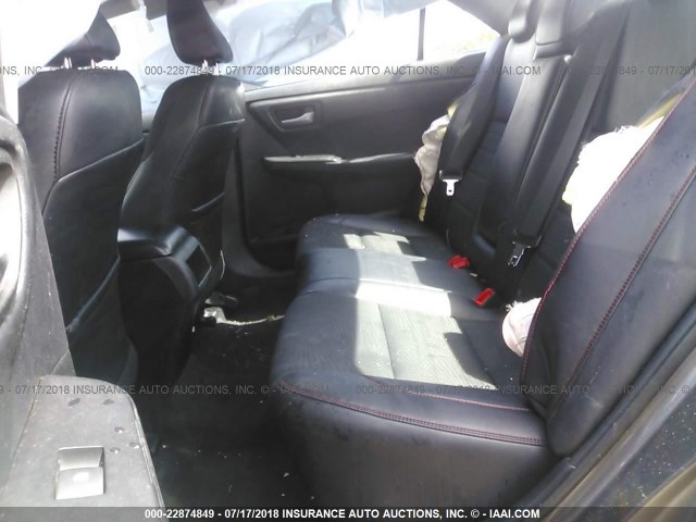 4T1BF1FK5GU537614 - 2016 TOYOTA CAMRY LE/XLE/SE/XSE GRAY photo 8