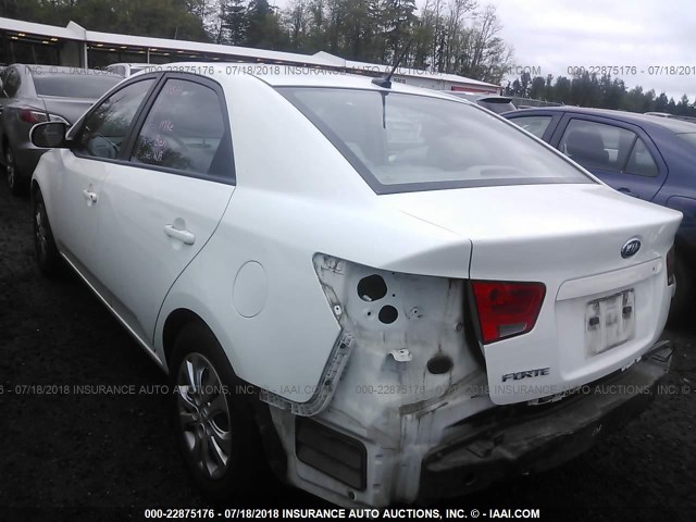 KNAFT4A25A5078719 - 2010 KIA FORTE LX WHITE photo 3