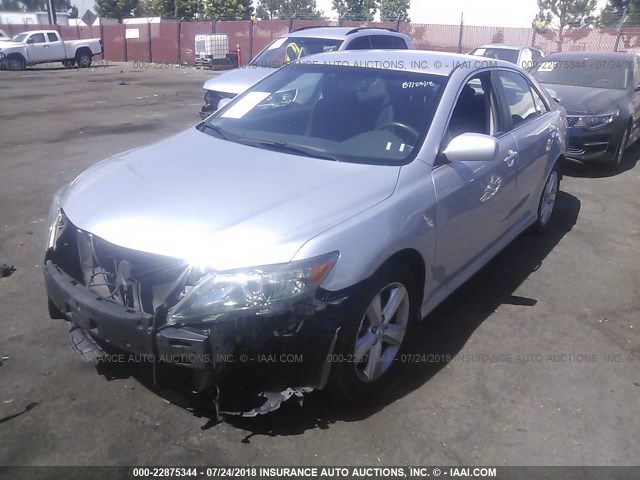 4T1BF3EKXAU521736 - 2010 TOYOTA CAMRY SE/LE/XLE SILVER photo 2