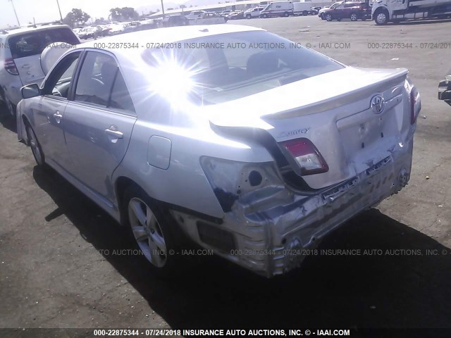 4T1BF3EKXAU521736 - 2010 TOYOTA CAMRY SE/LE/XLE SILVER photo 3