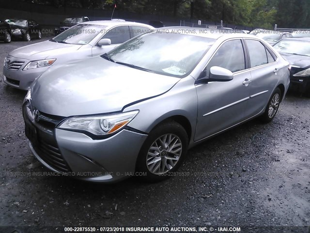 4T4BF1FK4GR562767 - 2016 TOYOTA CAMRY LE/XLE/SE/XSE 灰色 照片 2