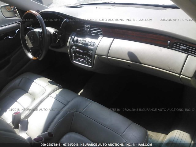 1G6KE54Y55U177296 - 2005 CADILLAC DEVILLE DHS WHITE photo 5