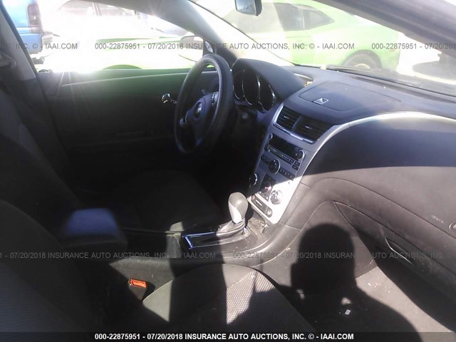 1G1ZC5E07AF198782 - 2010 CHEVROLET MALIBU 1LT თეთრი ფოტო 5