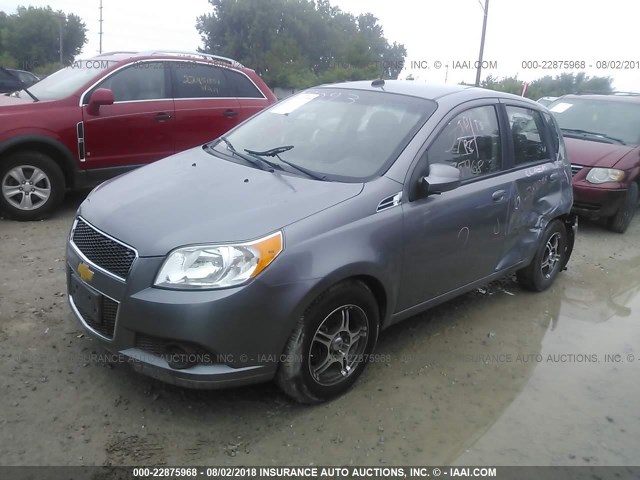 KL1TD6DE2AB127615 - 2010 CHEVROLET AVEO LS/LT GRAY photo 2