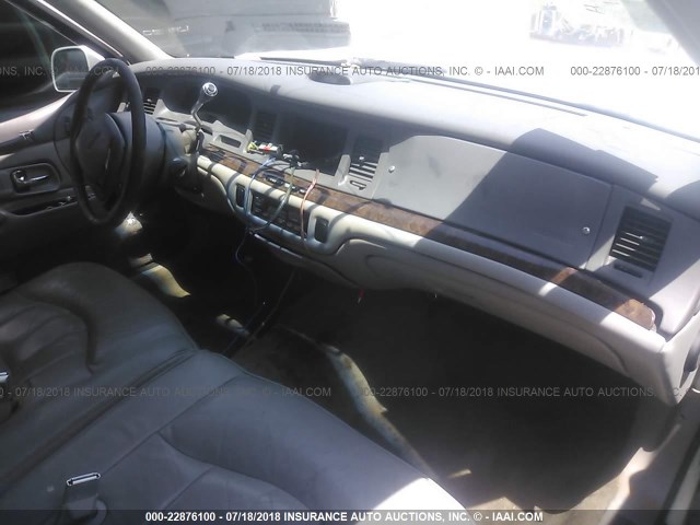 1LNLM81W8VY736370 - 1997 LINCOLN TOWN CAR EXECUTIVE Белый фото 5