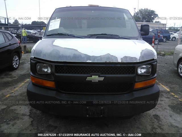 1GCHG35VX61257996 - 2006 CHEVROLET EXPRESS G3500  WHITE photo 6