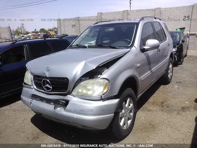 4JGAB72E2YA220984 - 2000 MERCEDES-BENZ ML 430 SILVER photo 2