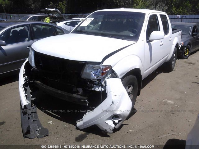 1N6AD0EV1AC424443 - 2010 NISSAN FRONTIER CREW CAB SE/LE/NISMO WHITE photo 2