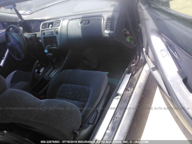 1HGCG32012A009702 - 2002 HONDA ACCORD SE BLACK photo 5