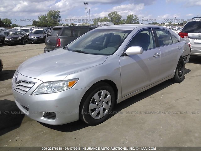 4T4BF3EKXBR136524 - 2011 TOYOTA CAMRY SE/LE/XLE SILVER photo 2