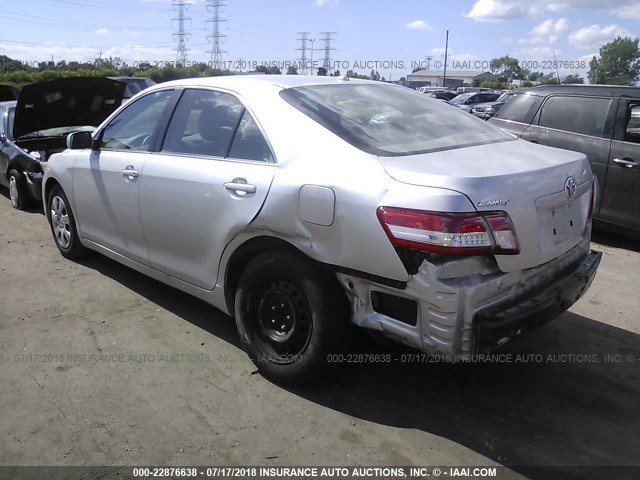 4T4BF3EKXBR136524 - 2011 TOYOTA CAMRY SE/LE/XLE SILVER photo 3
