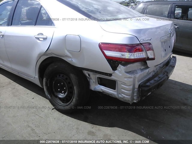 4T4BF3EKXBR136524 - 2011 TOYOTA CAMRY SE/LE/XLE SILVER photo 6