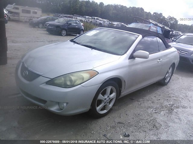 4T1FA38P84U033493 - 2004 TOYOTA CAMRY SOLARA SE/SLE ვერცხლისფერი ფოტო 2