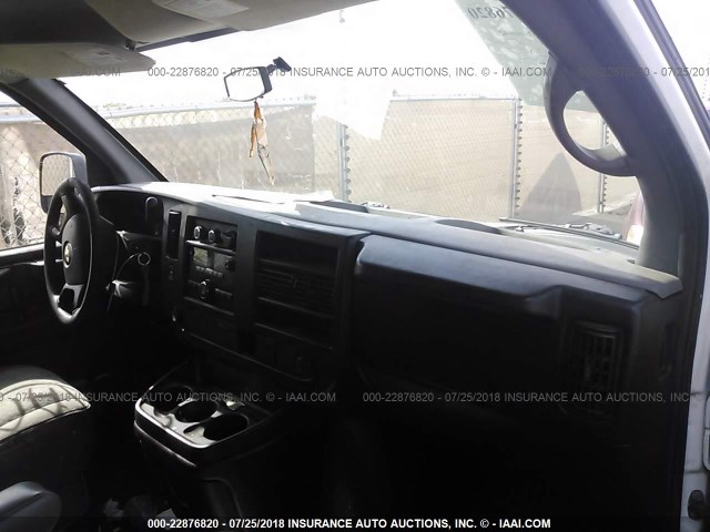 1GCUGADX0A1113257 - 2010 CHEVROLET EXPRESS G1500  WHITE photo 5