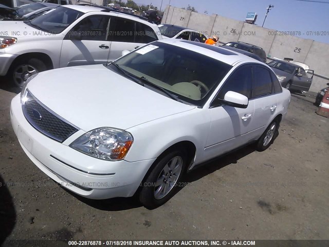 1FAFP27135G175038 - 2005 FORD FIVE HUNDRED SEL WHITE photo 2