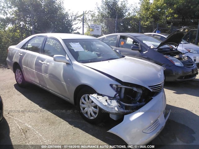 4T1BE32K45U074673 - 2005 TOYOTA CAMRY LE/XLE/SE ვერცხლისფერი ფოტო 1