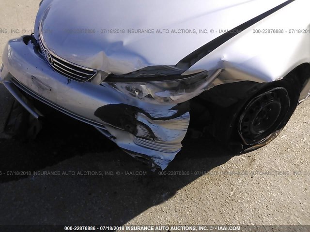 4T1BE32K45U074673 - 2005 TOYOTA CAMRY LE/XLE/SE ვერცხლისფერი ფოტო 6