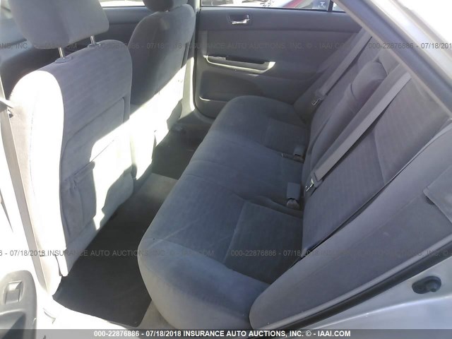 4T1BE32K45U074673 - 2005 TOYOTA CAMRY LE/XLE/SE ვერცხლისფერი ფოტო 8