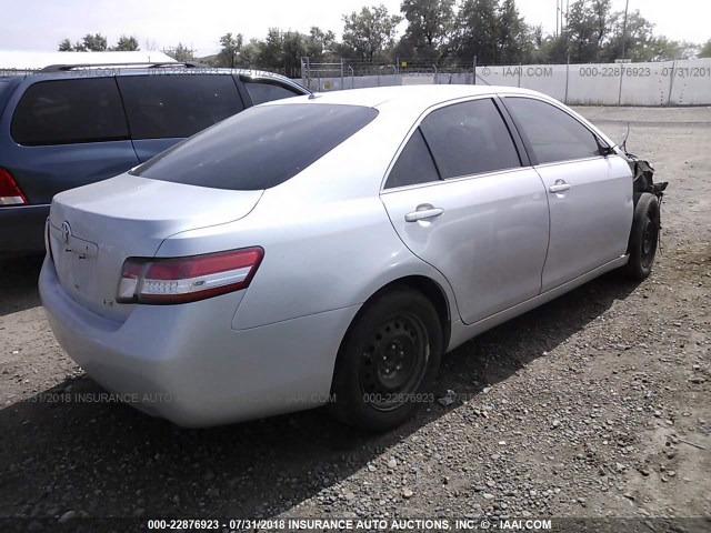 4T1BF3EK5AU017756 - 2010 TOYOTA CAMRY SE/LE/XLE ვერცხლისფერი ფოტო 4
