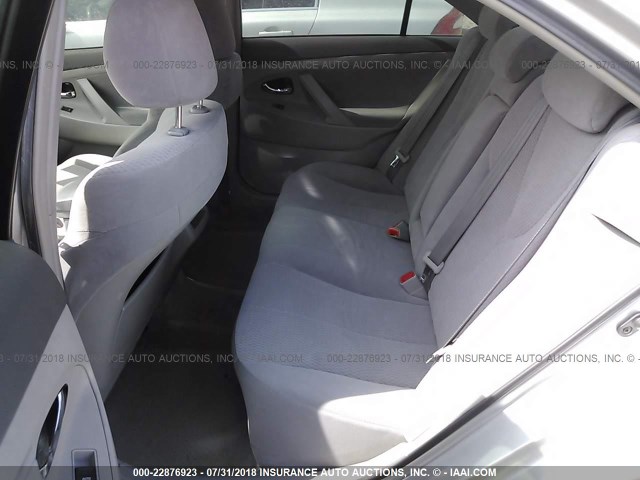 4T1BF3EK5AU017756 - 2010 TOYOTA CAMRY SE/LE/XLE ვერცხლისფერი ფოტო 8
