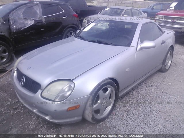 WDBKK47F8XF142526 - 1999 MERCEDES-BENZ SLK SILVER photo 2