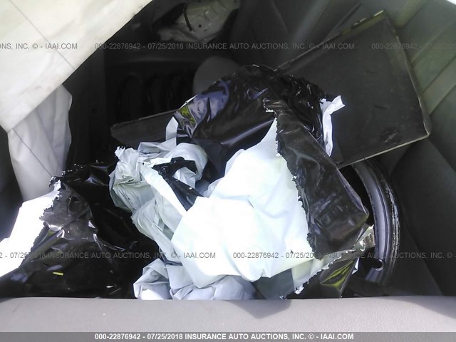 1FMDK05126GA29637 - 2006 FORD FREESTYLE SEL WHITE photo 8