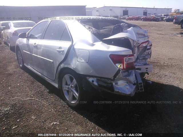 4T1BF1FK9DU283420 - 2013 TOYOTA CAMRY L/SE/LE/XLE 银色 照片 3