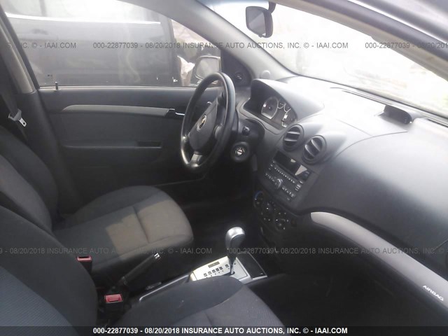 KL1TD5DE2BB258622 - 2011 CHEVROLET AVEO LS/LT 灰色 照片 5