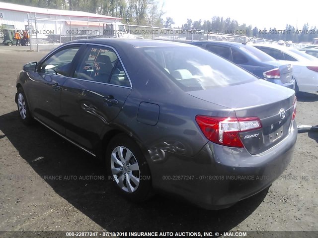 4T4BF1FK6ER382638 - 2014 TOYOTA CAMRY L/SE/LE/XLE 灰色 照片 3