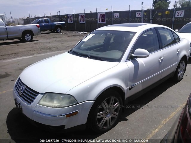 WVWAD63B85E051748 - 2005 VOLKSWAGEN PASSAT GLS WHITE photo 2