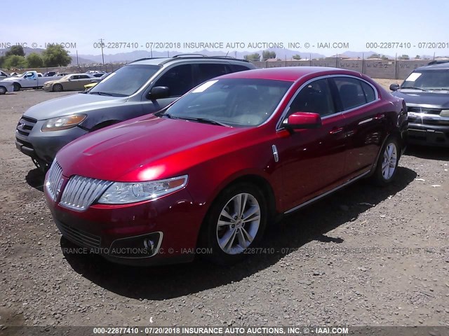 1LNHL9DR1AG613207 - 2010 LINCOLN MKS RED photo 2