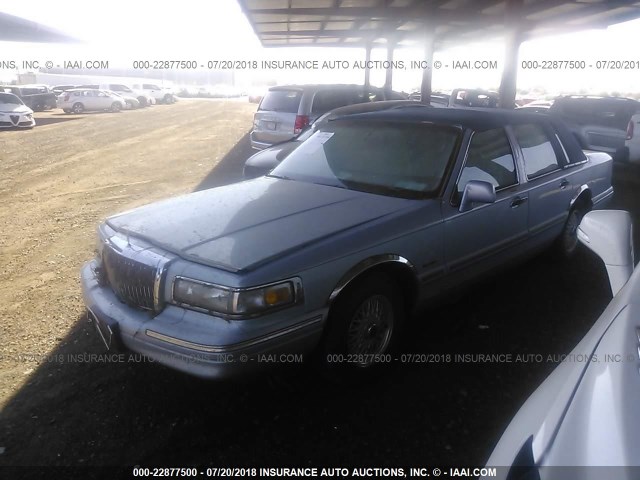 1LNLM82W4VY621778 - 1997 LINCOLN TOWN CAR SIGNATURE/TOURING BLUE photo 2