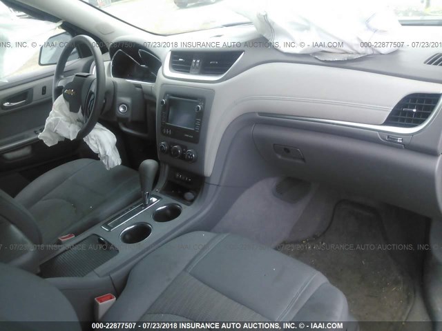 1GNKVFKD7DJ102562 - 2013 CHEVROLET TRAVERSE LS GRAY photo 5