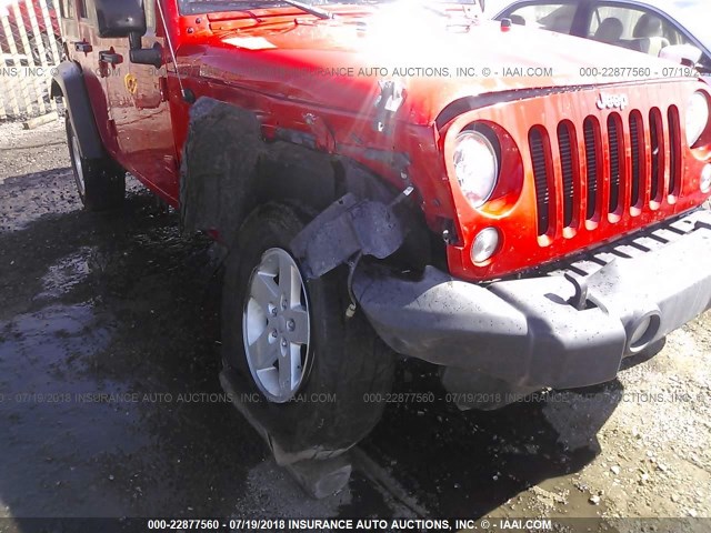 1C4BJWDG4GL110154 - 2016 JEEP WRANGLER UNLIMITE SPORT RED photo 6