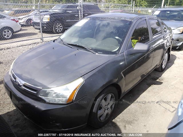 1FAHP3EN5AW168614 - 2010 FORD FOCUS S GRAY photo 2