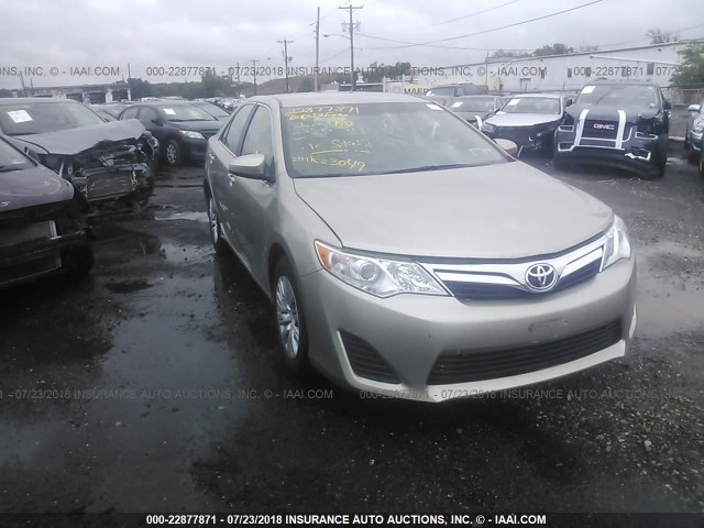 4T1BF1FK1DU641786 - 2013 TOYOTA CAMRY L/SE/LE/XLE 金色 照片 1