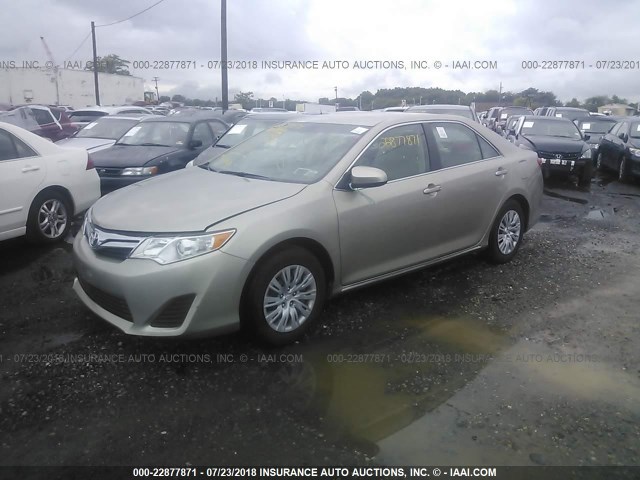 4T1BF1FK1DU641786 - 2013 TOYOTA CAMRY L/SE/LE/XLE 金色 照片 2