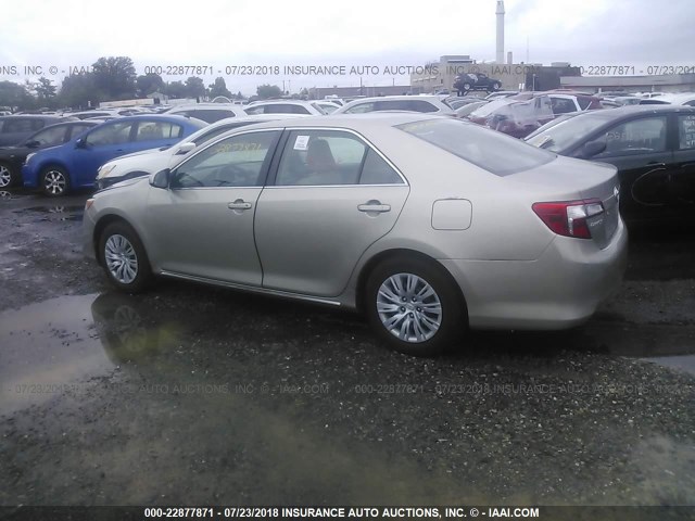 4T1BF1FK1DU641786 - 2013 TOYOTA CAMRY L/SE/LE/XLE 金色 照片 3