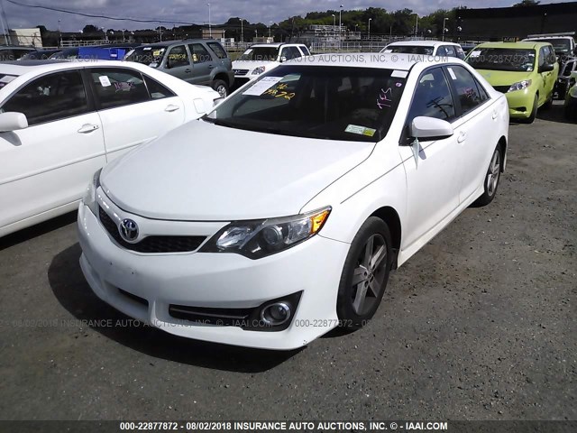 4T1BF1FK3CU188561 - 2012 TOYOTA CAMRY SE/LE/XLE WHITE photo 2
