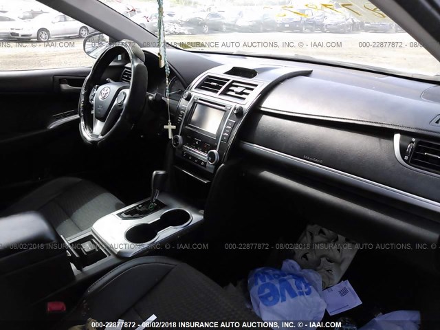 4T1BF1FK3CU188561 - 2012 TOYOTA CAMRY SE/LE/XLE WHITE photo 5