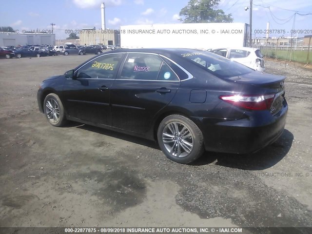 4T1BF1FK7HU329364 - 2017 TOYOTA CAMRY LE/XLE/SE/XSE 黑色 照片 3