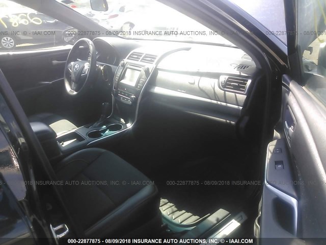 4T1BF1FK7HU329364 - 2017 TOYOTA CAMRY LE/XLE/SE/XSE 黑色 照片 5