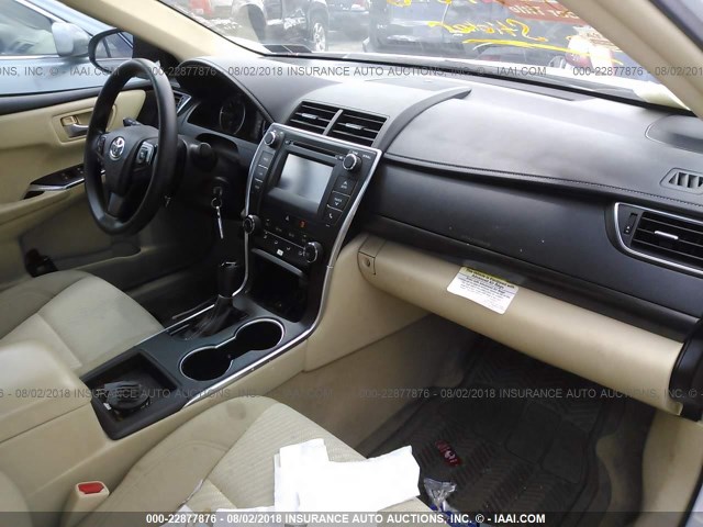 4T4BF1FK6GR581272 - 2016 TOYOTA CAMRY LE/XLE/SE/XSE WHITE photo 5