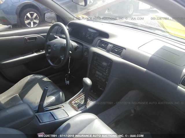 JT2BG28K8Y0440770 - 2000 TOYOTA CAMRY LE/XLE BLACK photo 5