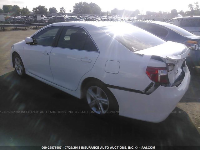 4T1BF1FK7CU577204 - 2012 TOYOTA CAMRY SE/LE/XLE WHITE photo 3