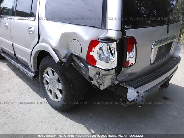 5LMFU28R93LJ11686 - 2003 LINCOLN NAVIGATOR Grau Foto 6