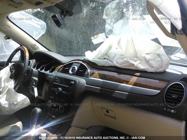 5GAKRCED0CJ168040 - 2012 BUICK ENCLAVE WHITE photo 5