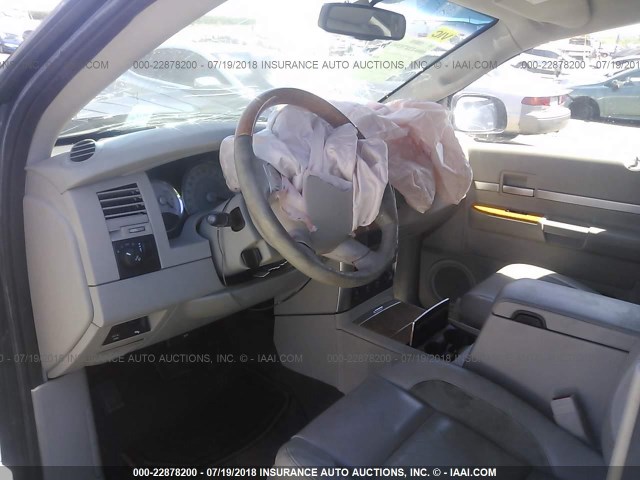 1A8HW58258F106305 - 2008 CHRYSLER ASPEN LIMITED BLACK photo 5